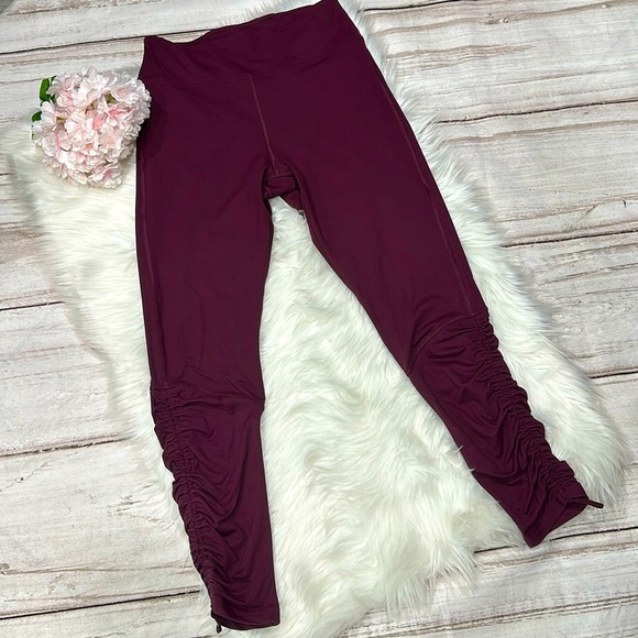 PINK VICTORIA’S SECRET ULTIMATE RUCHED LEGGINGS - Picture 1 of 8